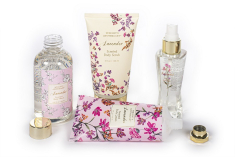 Σετ περιποίηση σώματος Tri-Coastal Rose mist 65ml, body lotion 90ml, body wash 150ml και body scrub
